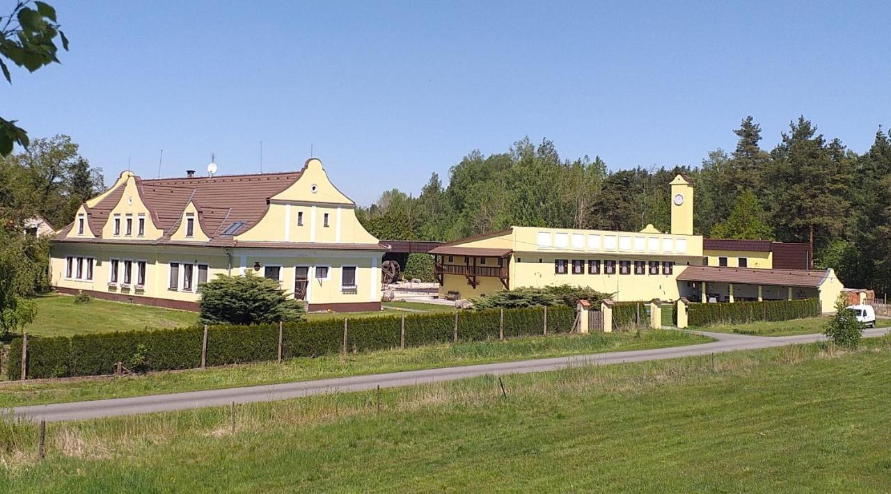 Апарт отель Blatsky Dvur Весели-над-Лужници Экстерьер фото